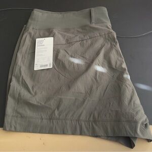 NWT Athleta Trekkie North Shorts